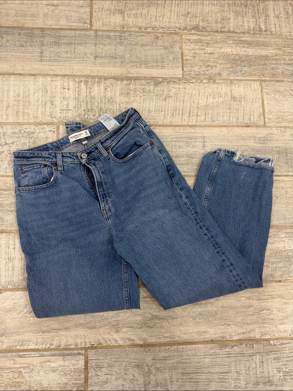 Abercrombie & Fitch Straight-Leg Women's Jeans - Medium Blue